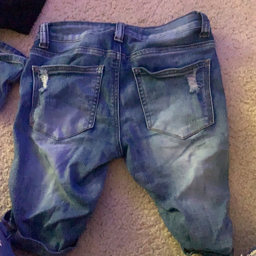Short-Medium Shorts with Rips. - Picture 3 of 3